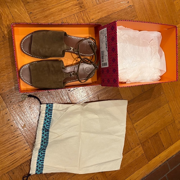 Tory Burch designer tan suede sandals with ankle strap - Picture 1 of 5
